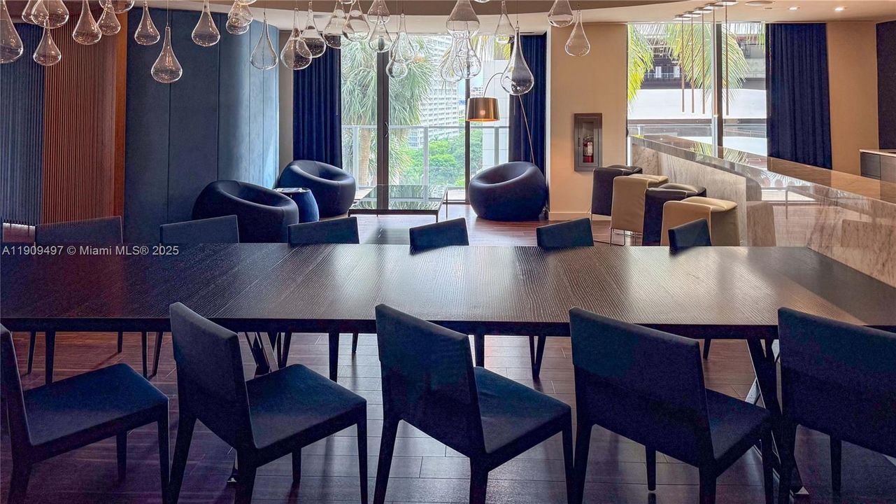 For Sale: $1,036,000 (2 beds, 2 baths, 1208 Square Feet)