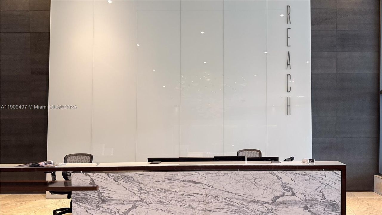 For Sale: $1,036,000 (2 beds, 2 baths, 1208 Square Feet)