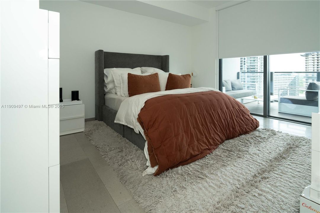 For Sale: $1,036,000 (2 beds, 2 baths, 1208 Square Feet)