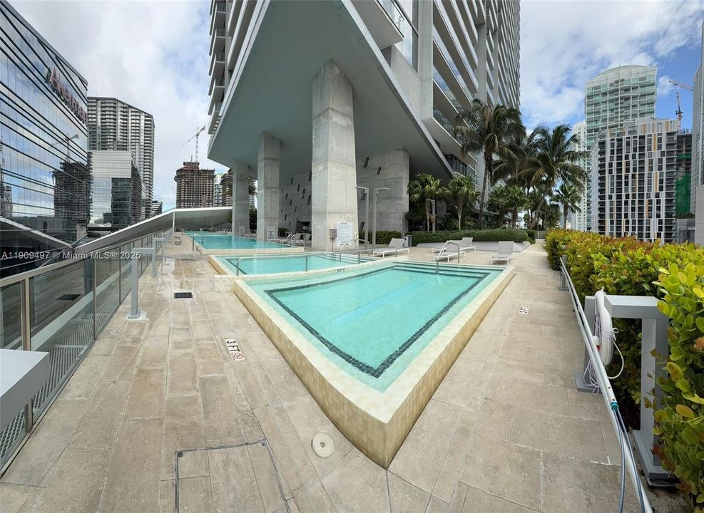 For Sale: $1,036,000 (2 beds, 2 baths, 1208 Square Feet)