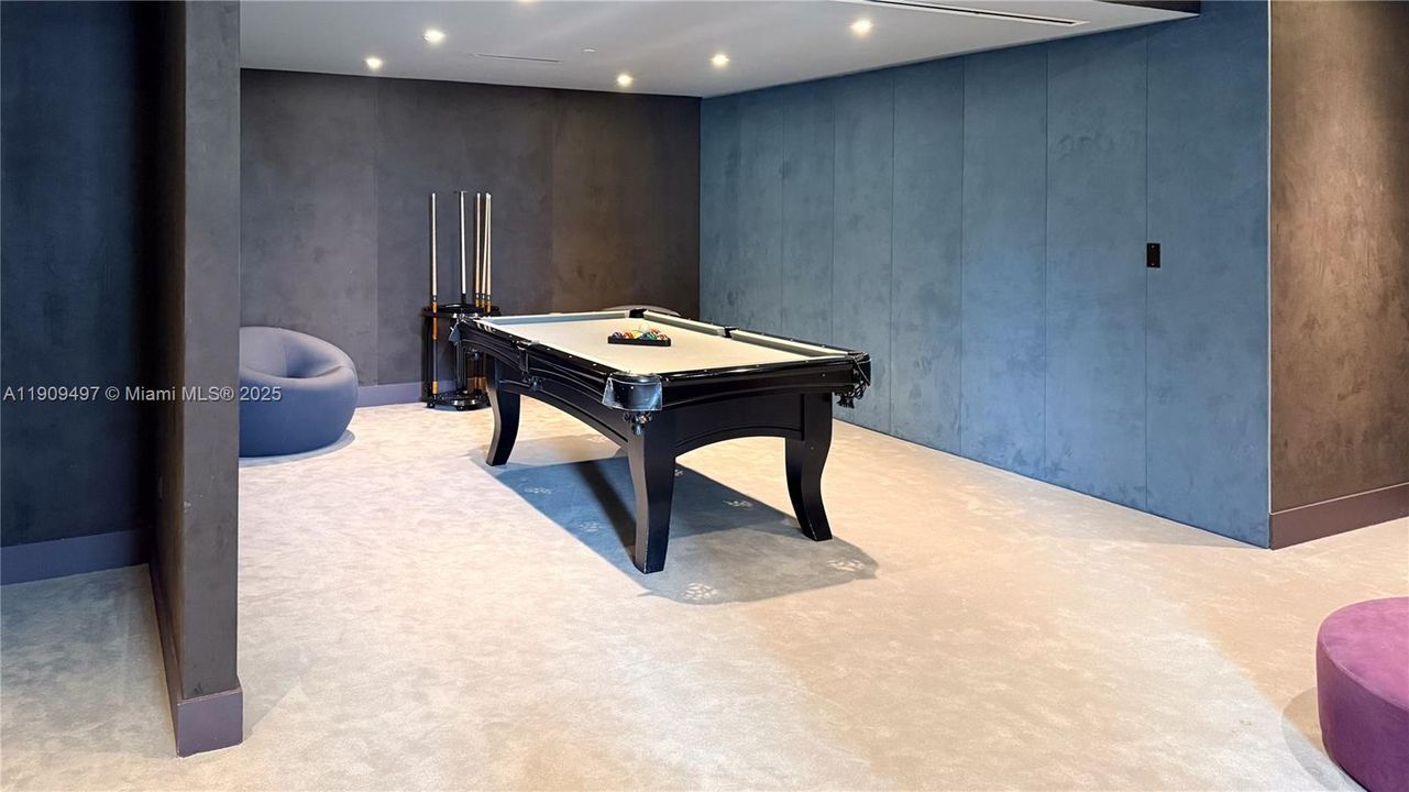 For Sale: $1,036,000 (2 beds, 2 baths, 1208 Square Feet)