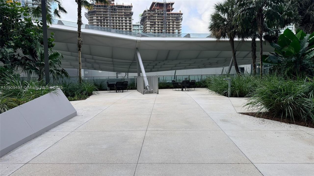 For Sale: $1,036,000 (2 beds, 2 baths, 1208 Square Feet)