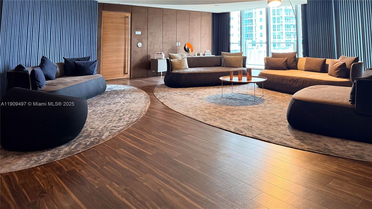 For Sale: $1,036,000 (2 beds, 2 baths, 1208 Square Feet)