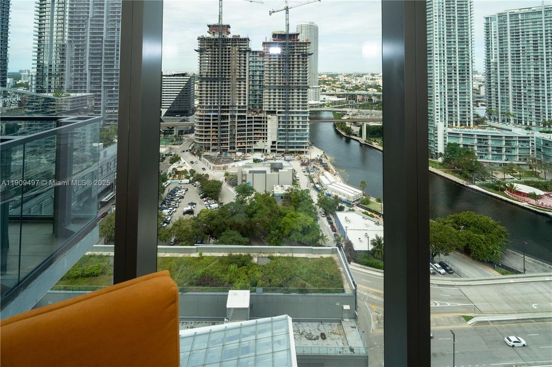 For Sale: $1,036,000 (2 beds, 2 baths, 1208 Square Feet)