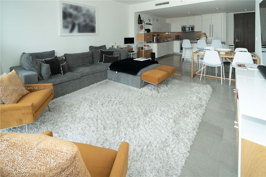 For Sale: $1,036,000 (2 beds, 2 baths, 1208 Square Feet)