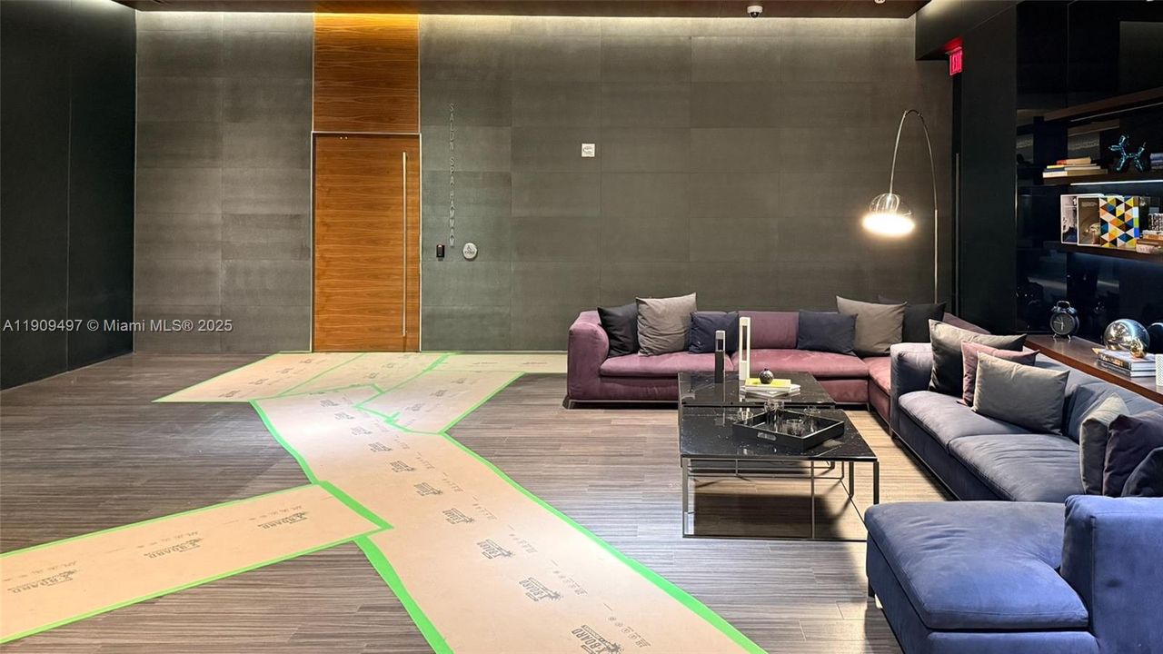 For Sale: $1,036,000 (2 beds, 2 baths, 1208 Square Feet)