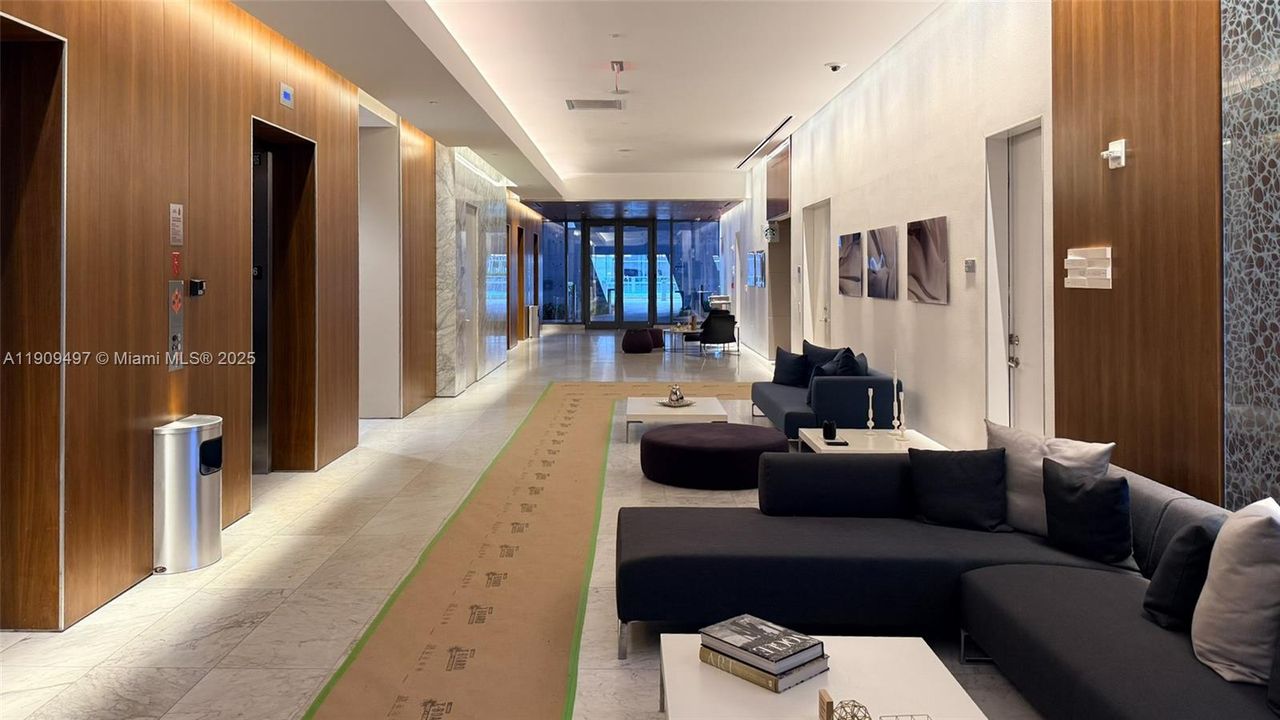 For Sale: $1,036,000 (2 beds, 2 baths, 1208 Square Feet)