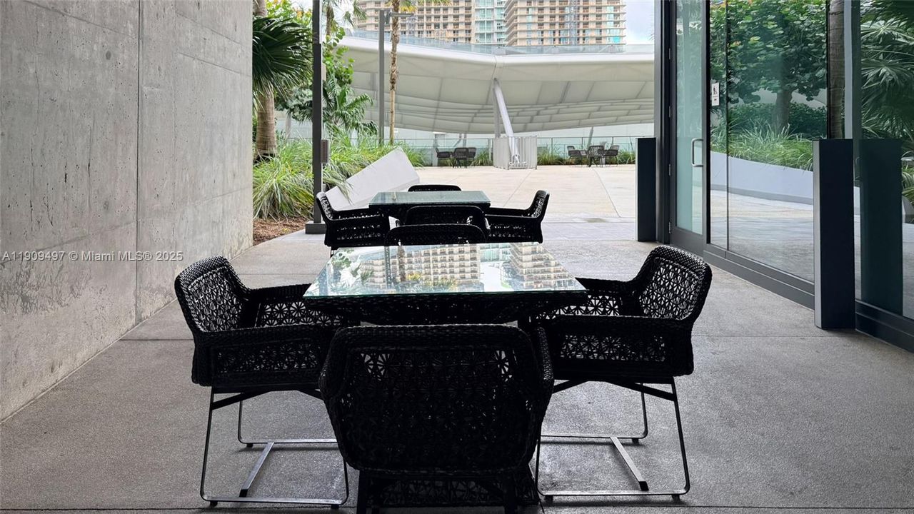 For Sale: $1,036,000 (2 beds, 2 baths, 1208 Square Feet)