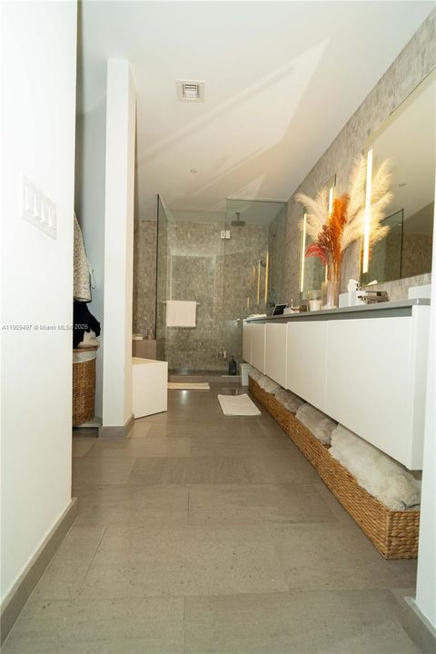 For Sale: $1,036,000 (2 beds, 2 baths, 1208 Square Feet)