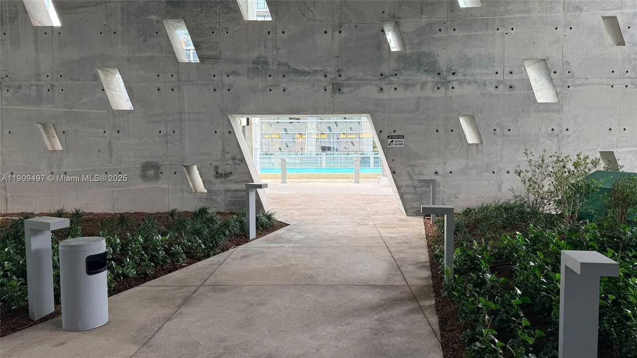 For Sale: $1,036,000 (2 beds, 2 baths, 1208 Square Feet)