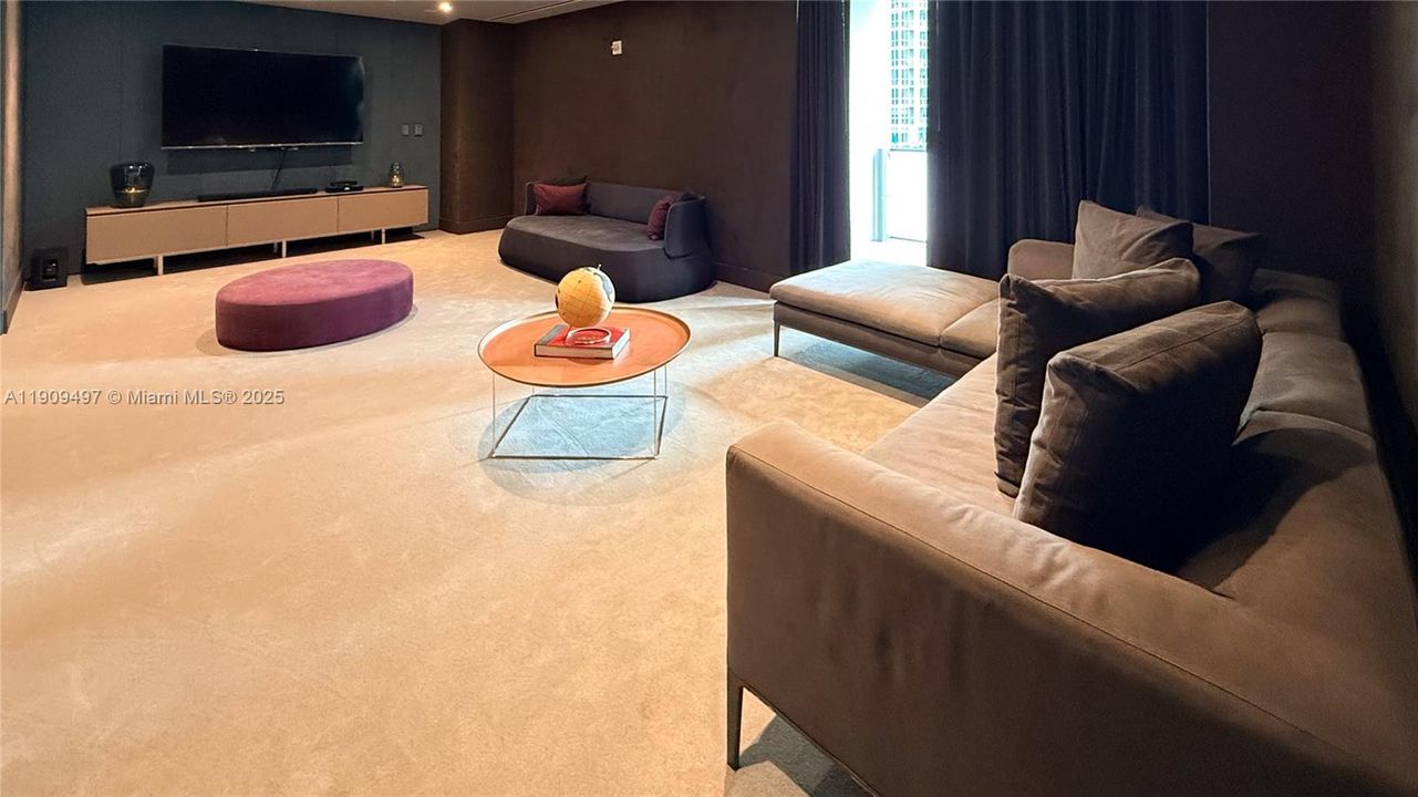 For Sale: $1,036,000 (2 beds, 2 baths, 1208 Square Feet)