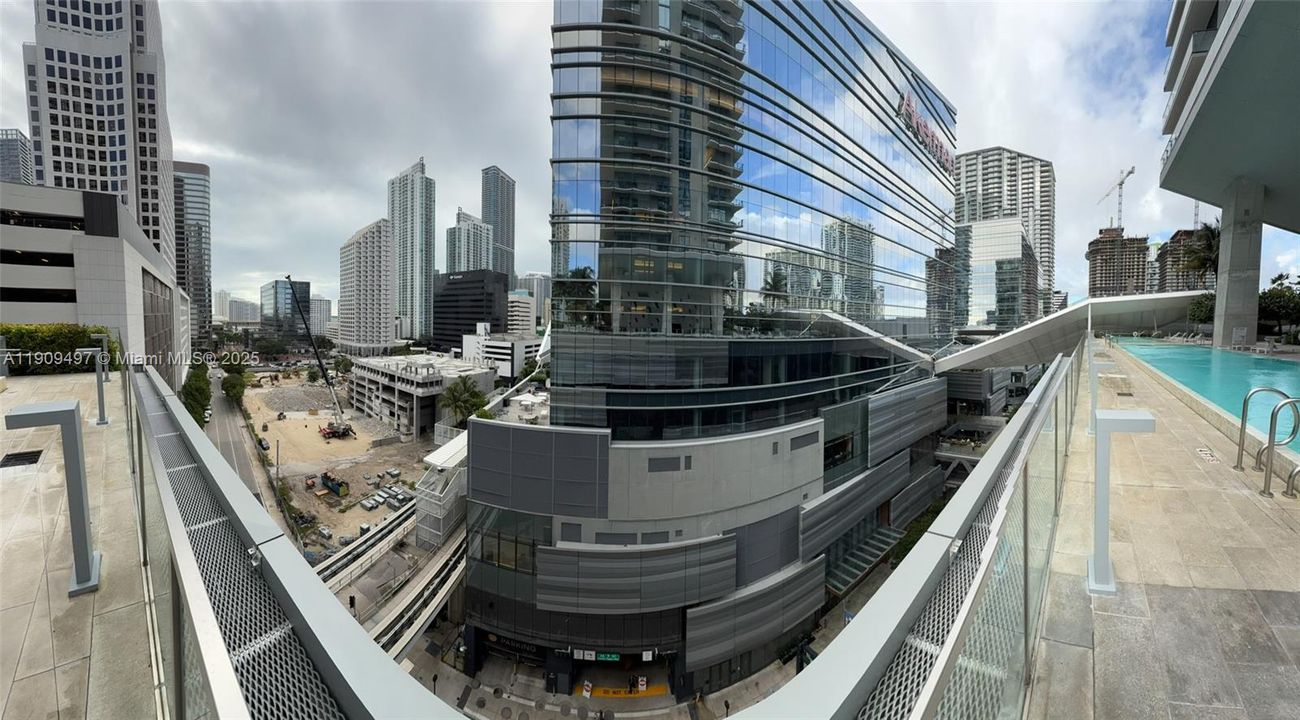 For Sale: $1,036,000 (2 beds, 2 baths, 1208 Square Feet)