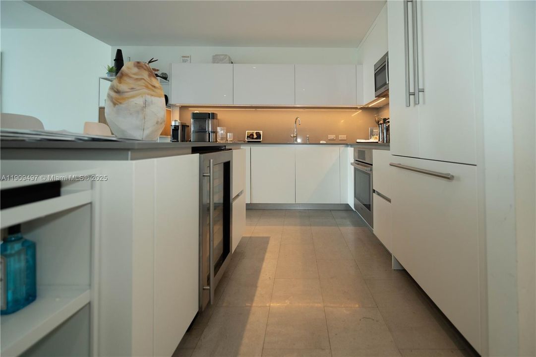 For Sale: $1,036,000 (2 beds, 2 baths, 1208 Square Feet)