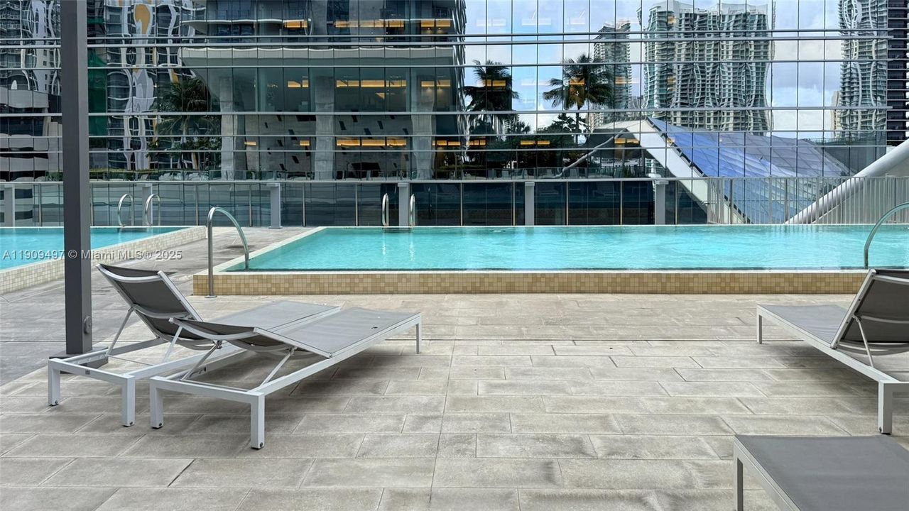 For Sale: $1,036,000 (2 beds, 2 baths, 1208 Square Feet)