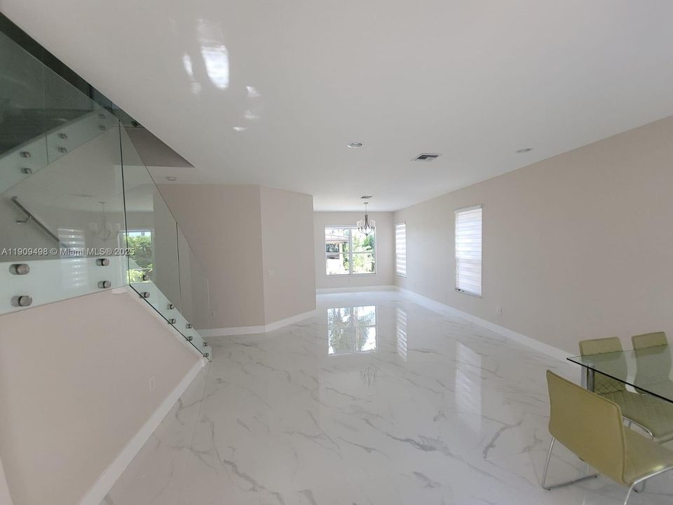 For Rent: $5,200 (4 beds, 3 baths, 2810 Square Feet)