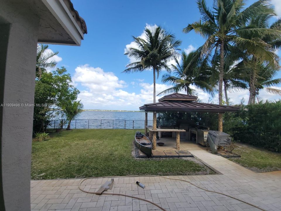 For Rent: $5,200 (4 beds, 3 baths, 2810 Square Feet)