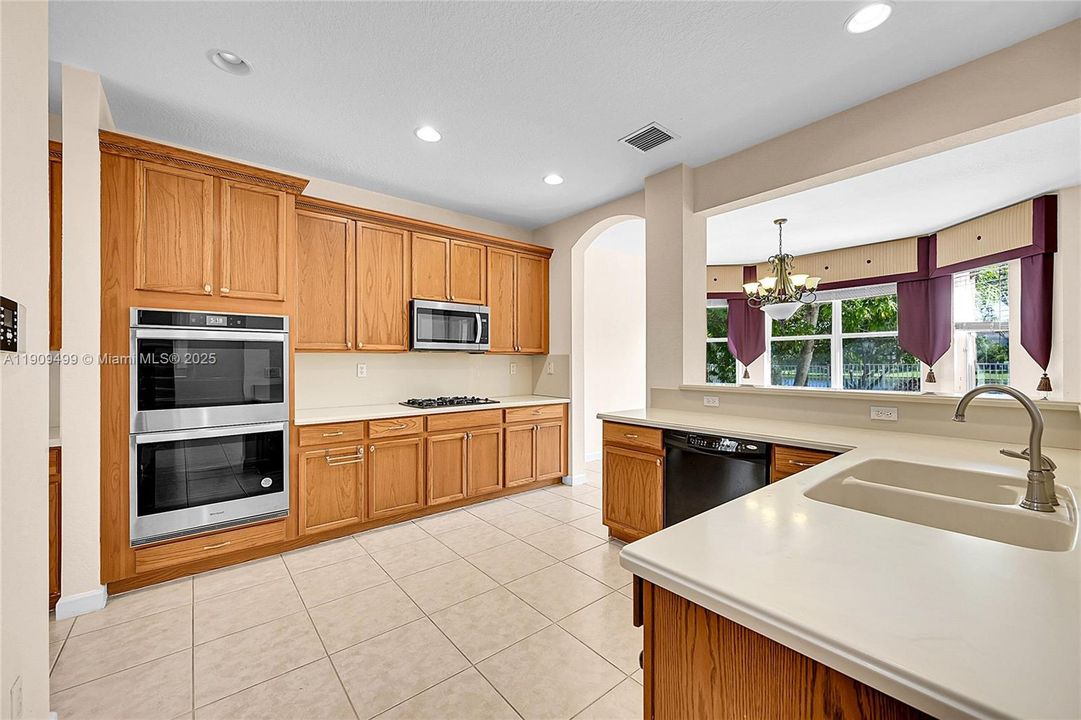 Active With Contract: $1,200,000 (5 beds, 4 baths, 4258 Square Feet)