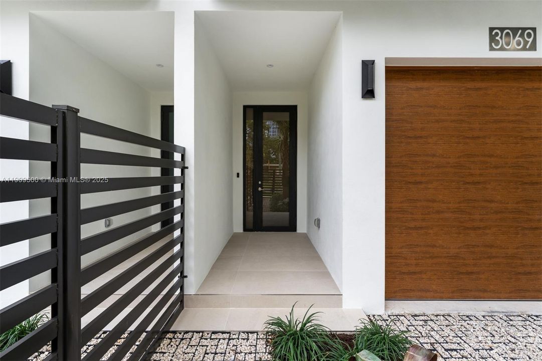 En Venta: $1,850,000 (3 camas, 3 baños, 4076 Pies cuadrados)