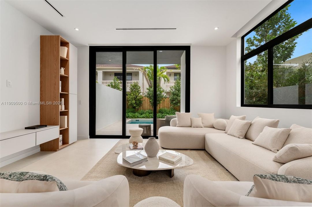 En Venta: $1,850,000 (3 camas, 3 baños, 4076 Pies cuadrados)