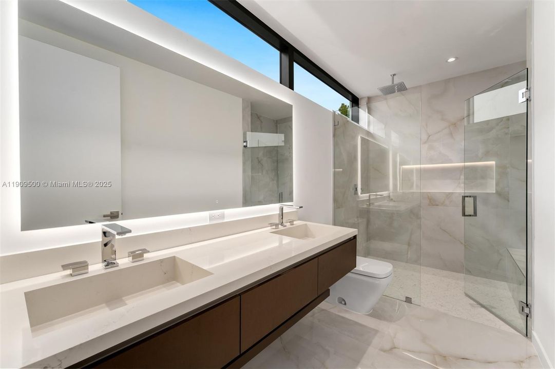 En Venta: $1,850,000 (3 camas, 3 baños, 4076 Pies cuadrados)