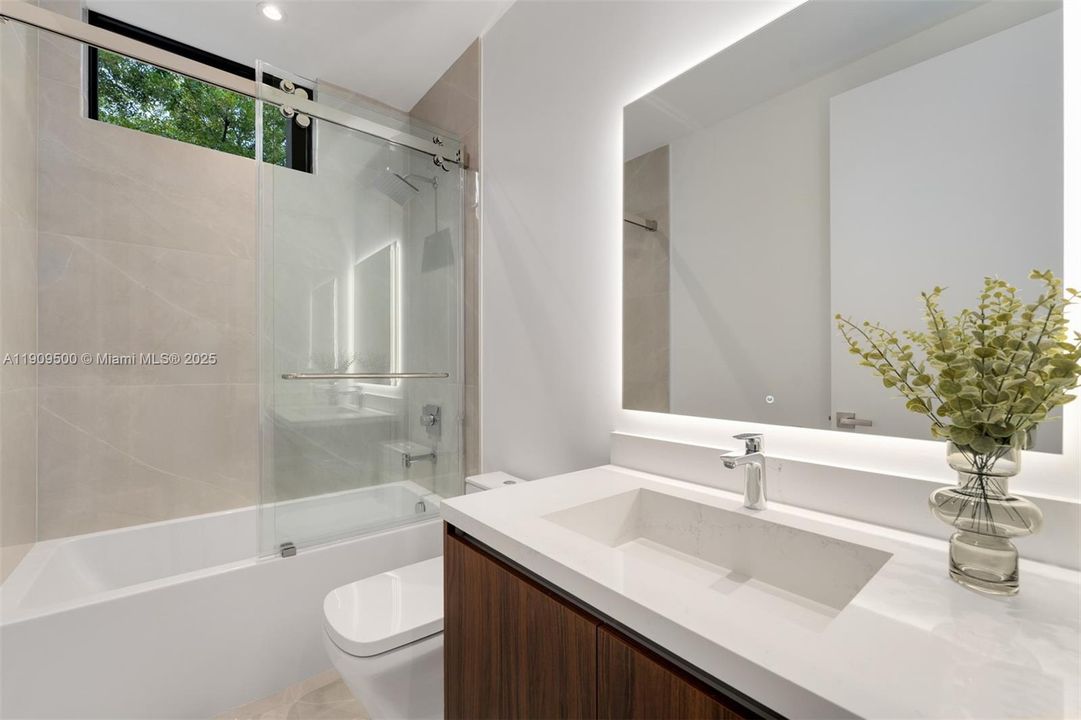 En Venta: $1,850,000 (3 camas, 3 baños, 4076 Pies cuadrados)