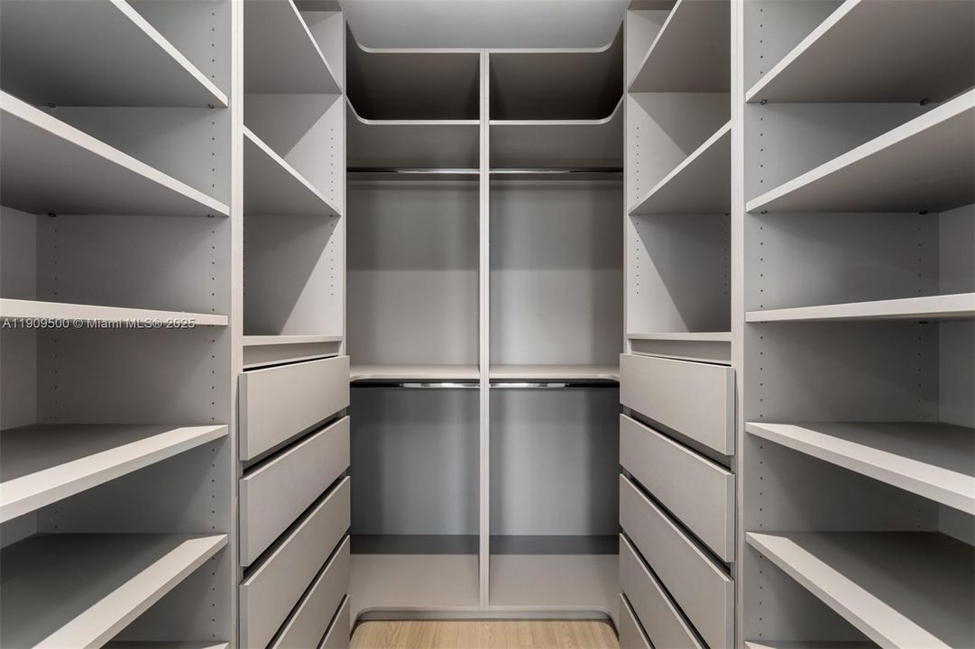 En Venta: $1,850,000 (3 camas, 3 baños, 4076 Pies cuadrados)