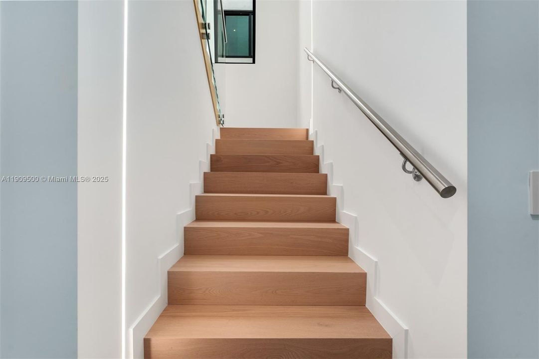 En Venta: $1,850,000 (3 camas, 3 baños, 4076 Pies cuadrados)