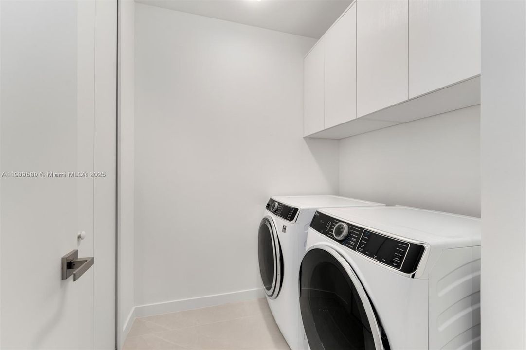 En Venta: $1,850,000 (3 camas, 3 baños, 4076 Pies cuadrados)