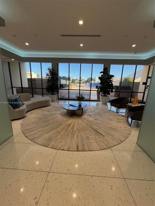 На продажу: $208,000 (1 спален, 1 ванн, 913 Квадратных фут)