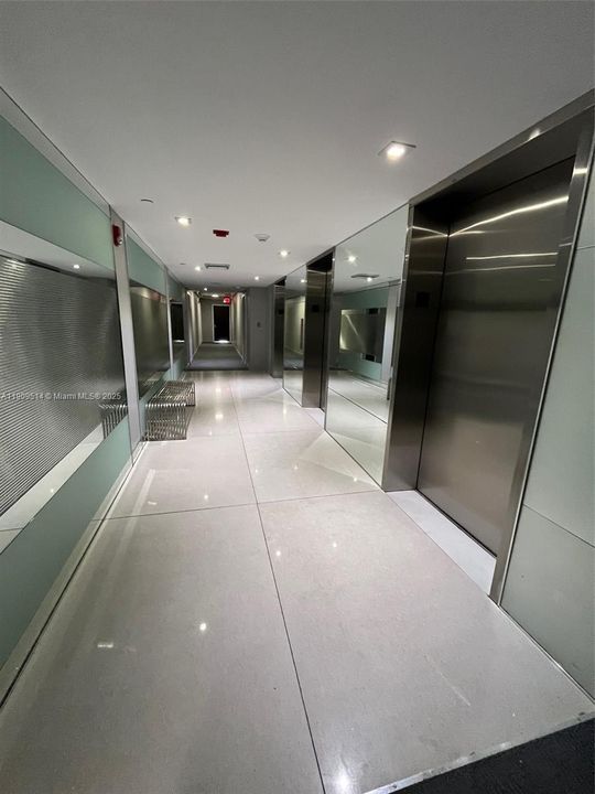 На продажу: $208,000 (1 спален, 1 ванн, 913 Квадратных фут)