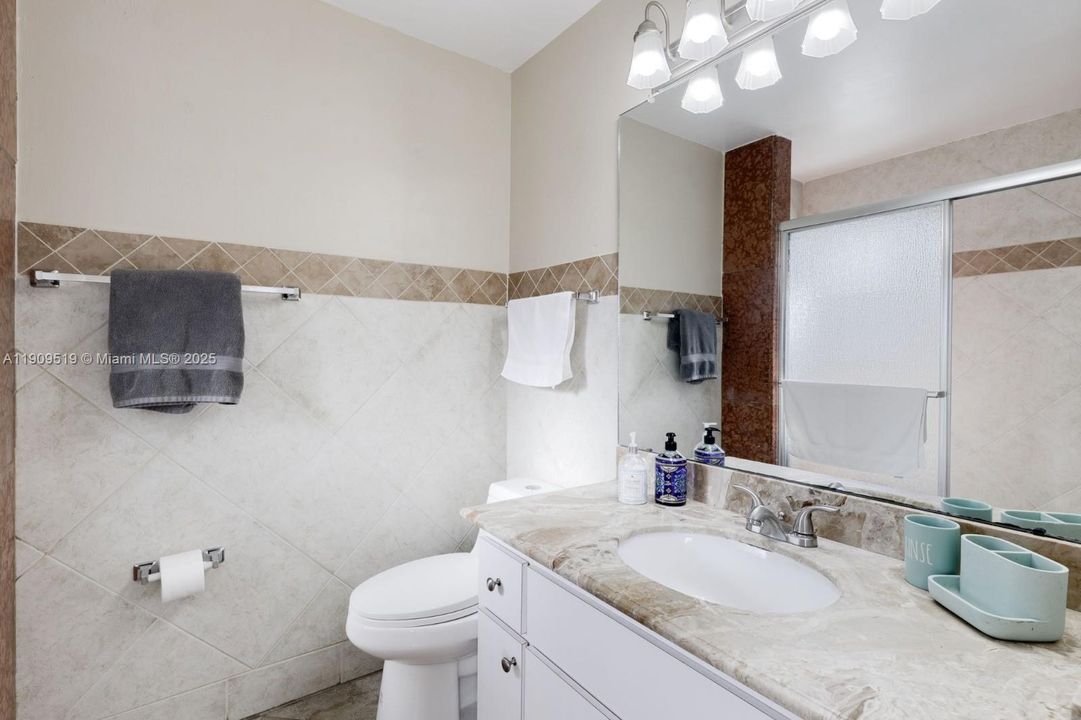 Vendido Recientemente: $245,000 (3 camas, 2 baños, 0 Pies cuadrados)