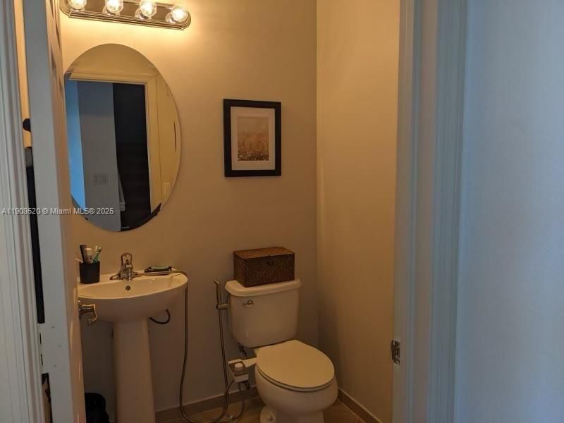 For Rent: $3,200 (3 beds, 2 baths, 1530 Square Feet)