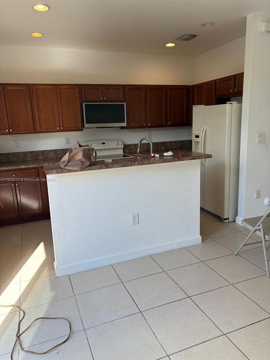For Rent: $3,200 (3 beds, 2 baths, 1530 Square Feet)