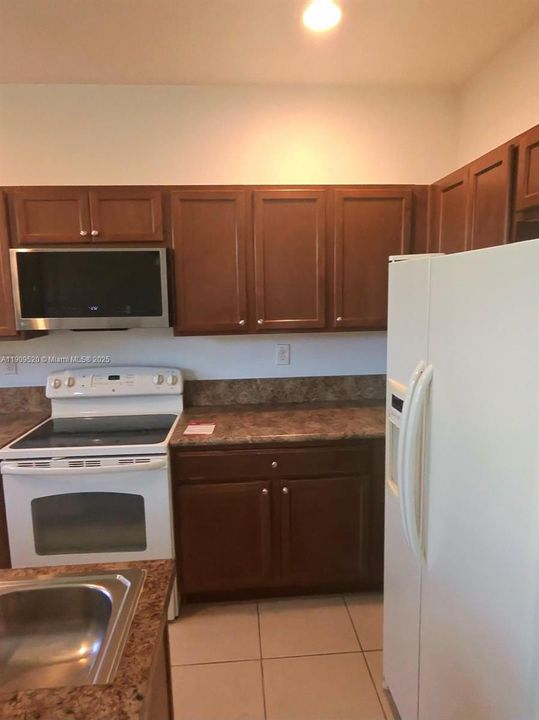 For Rent: $3,200 (3 beds, 2 baths, 1530 Square Feet)