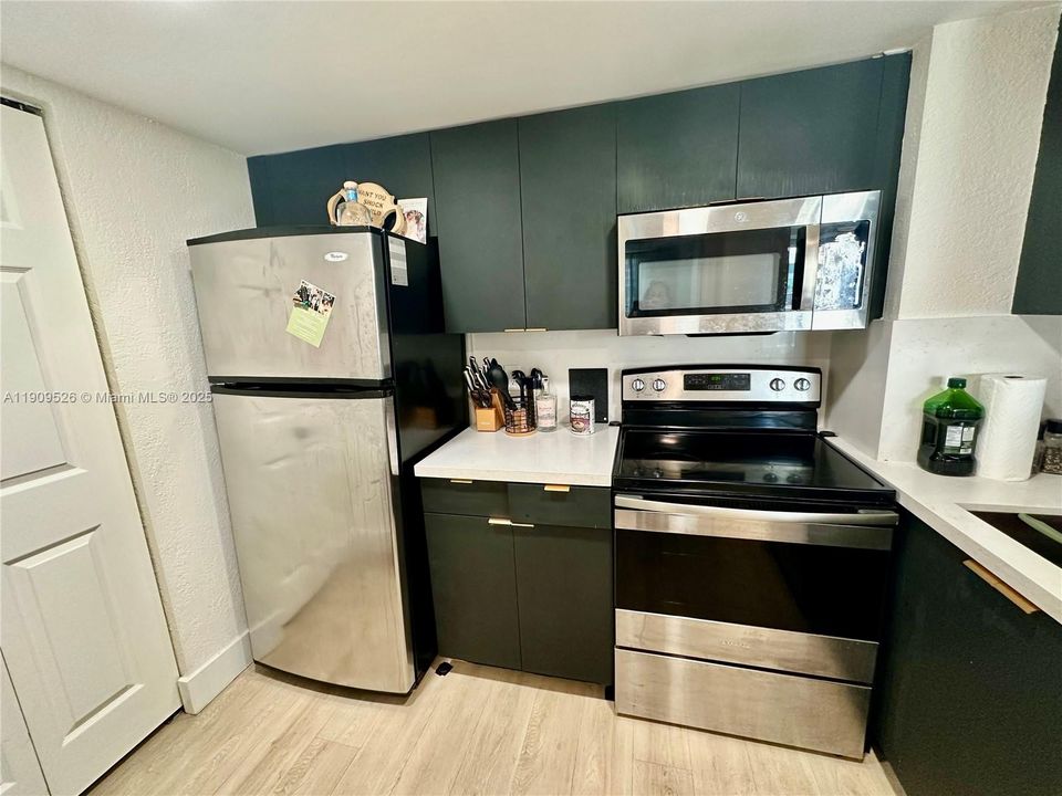 Recently Rented: $2,750 (1 beds, 1 baths, 735 Square Feet)