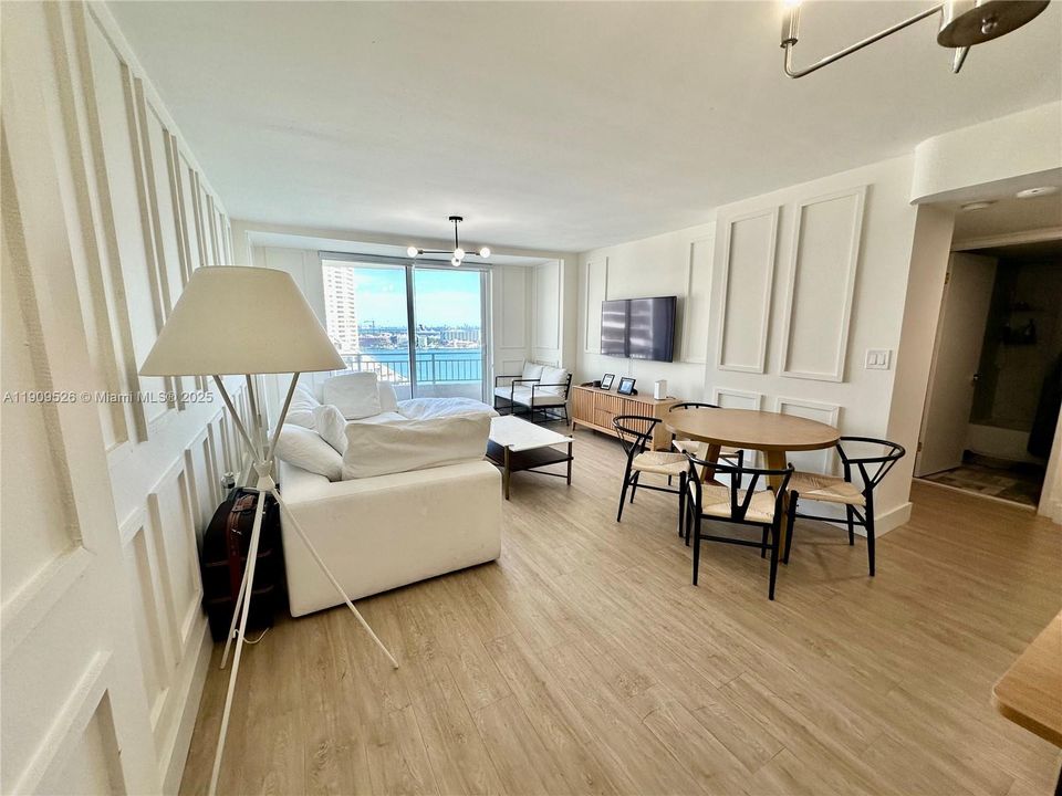 Recently Rented: $2,750 (1 beds, 1 baths, 735 Square Feet)