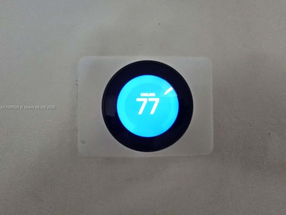 出租: $2,450 (2 贝兹, 2 浴室, 900 平方英尺)