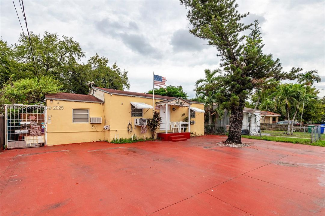 For Sale: $759,900 (0 beds, 0 baths, 2206 Square Feet)