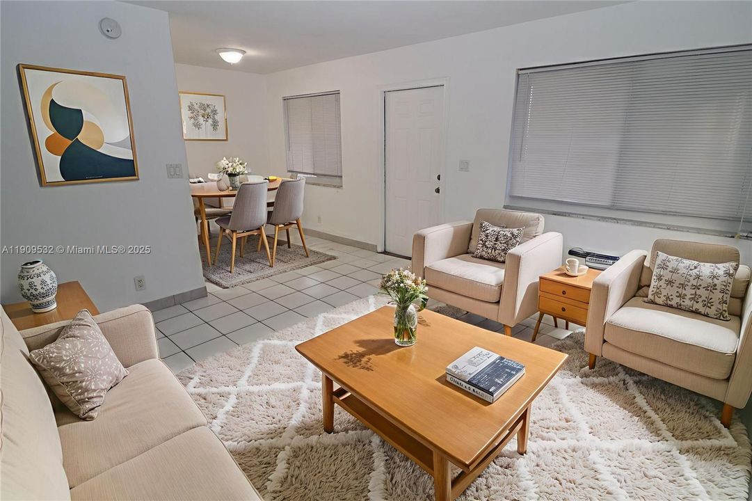 合同活跃: $1,400 (1 贝兹, 1 浴室, 700 平方英尺)