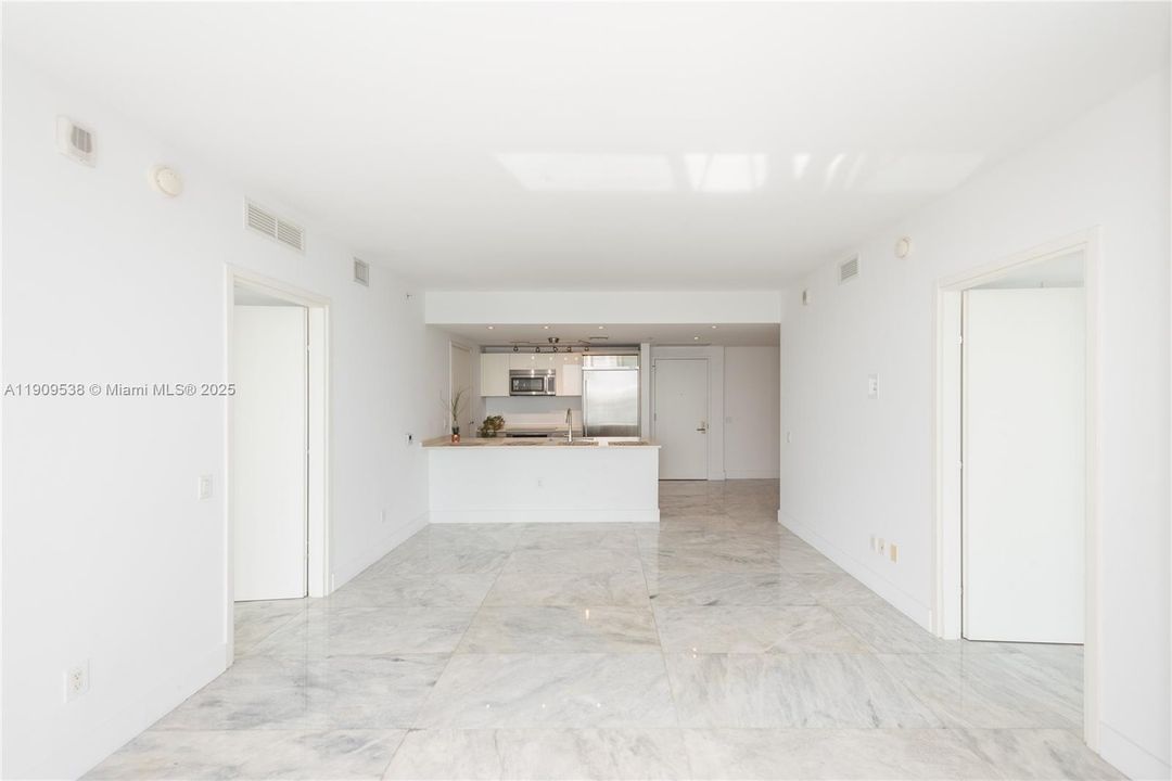 Recently Rented: $5,950 (2 beds, 2 baths, 1076 Square Feet)