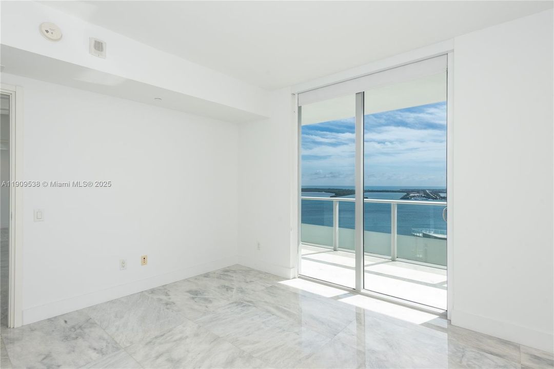 Recently Rented: $5,950 (2 beds, 2 baths, 1076 Square Feet)