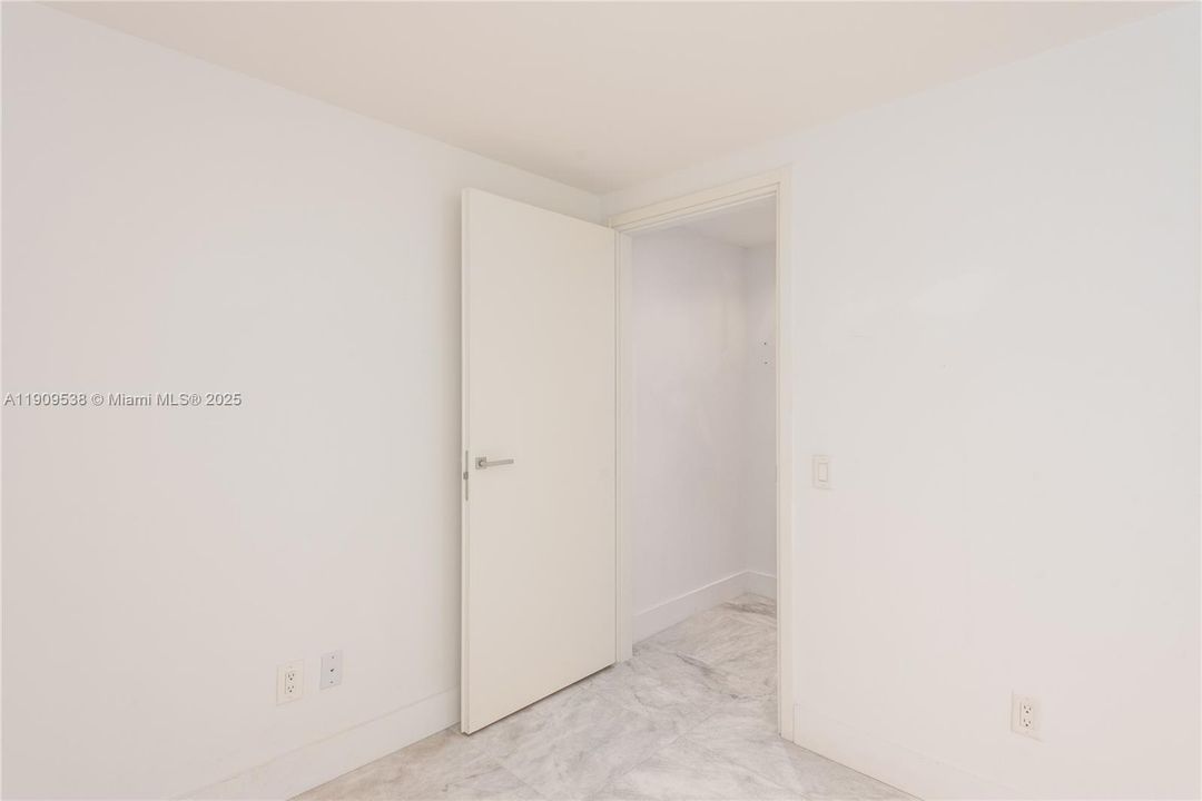 Recently Rented: $5,950 (2 beds, 2 baths, 1076 Square Feet)