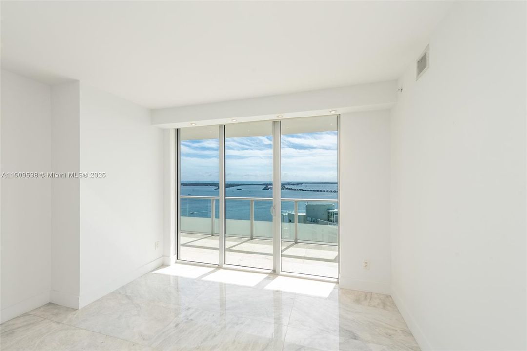 Recently Rented: $5,950 (2 beds, 2 baths, 1076 Square Feet)