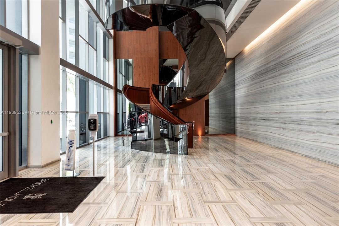 Recently Rented: $5,950 (2 beds, 2 baths, 1076 Square Feet)