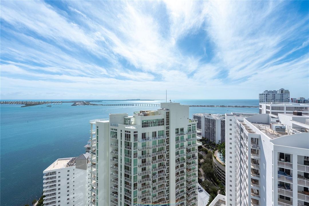 Recently Rented: $5,950 (2 beds, 2 baths, 1076 Square Feet)