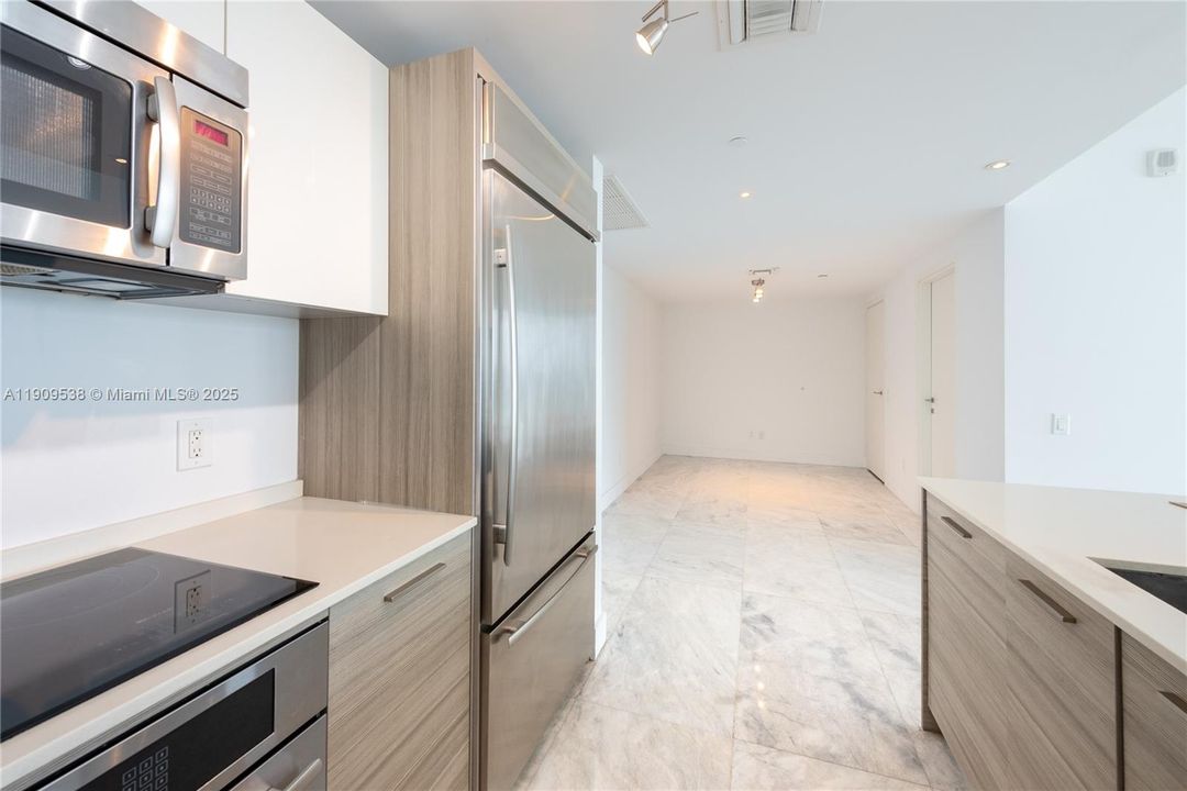 Recently Rented: $5,950 (2 beds, 2 baths, 1076 Square Feet)