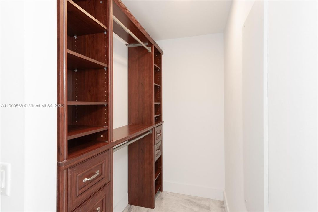 Recently Rented: $5,950 (2 beds, 2 baths, 1076 Square Feet)