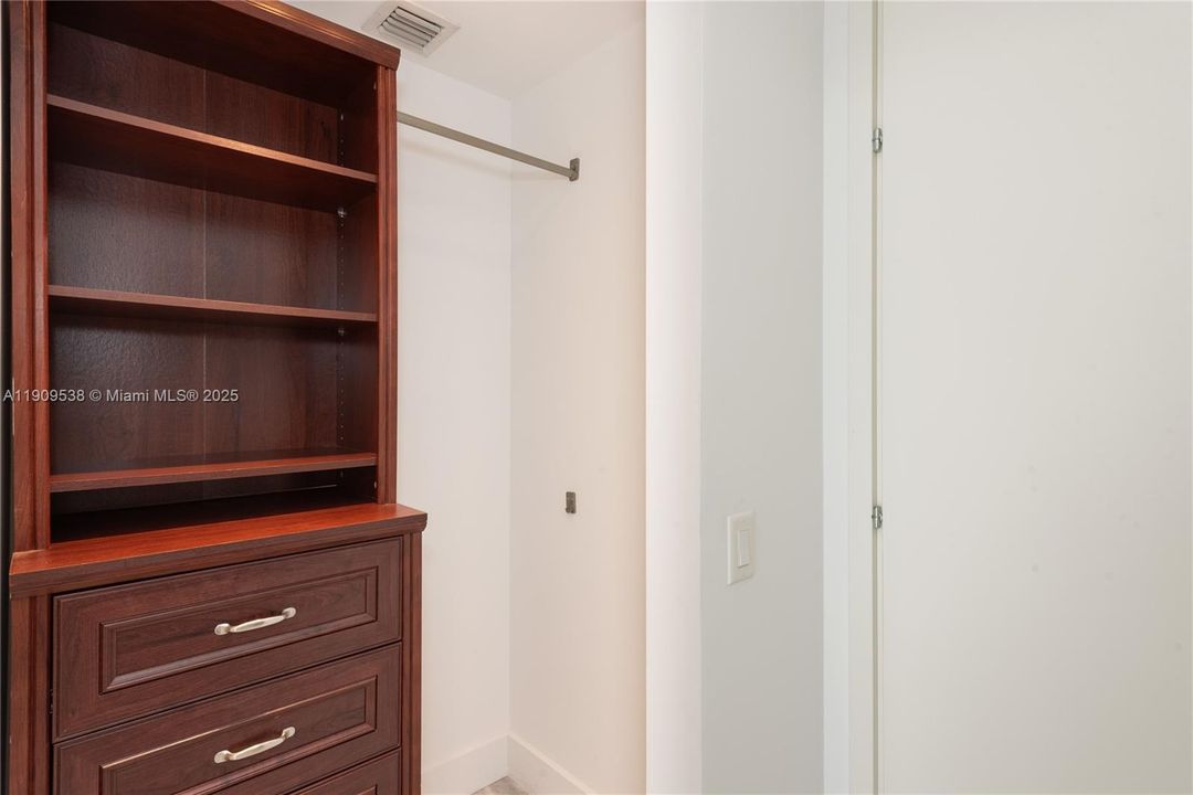 Recently Rented: $5,950 (2 beds, 2 baths, 1076 Square Feet)