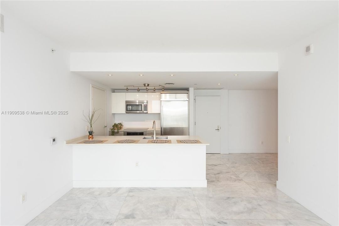 Recently Rented: $5,950 (2 beds, 2 baths, 1076 Square Feet)