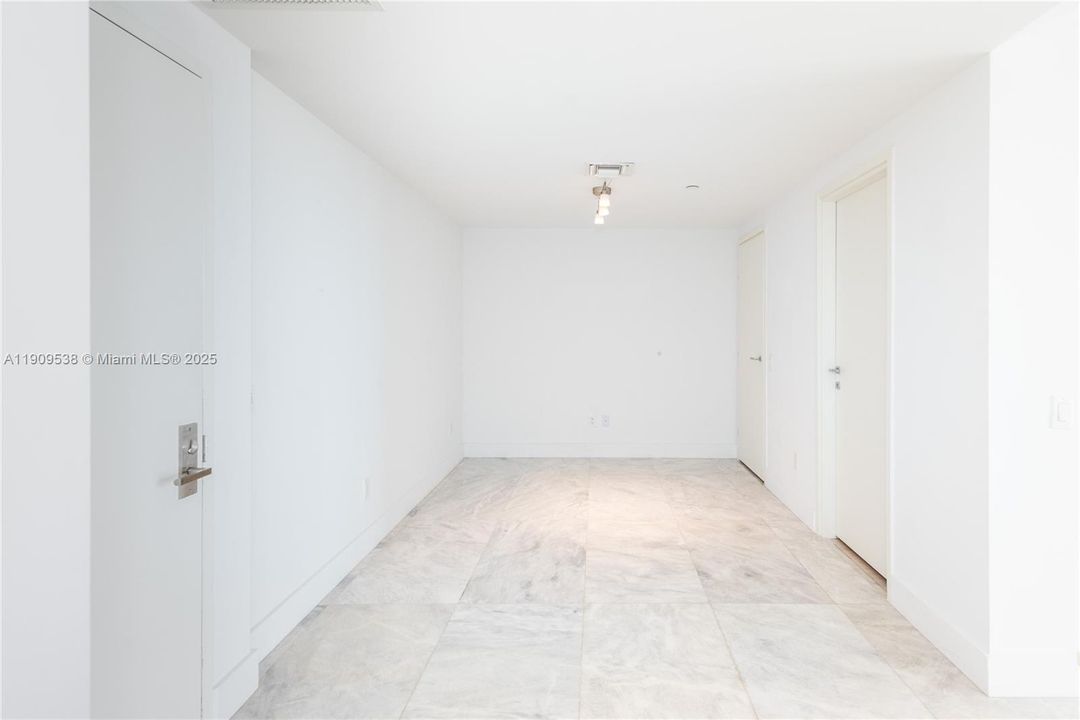 Recently Rented: $5,950 (2 beds, 2 baths, 1076 Square Feet)